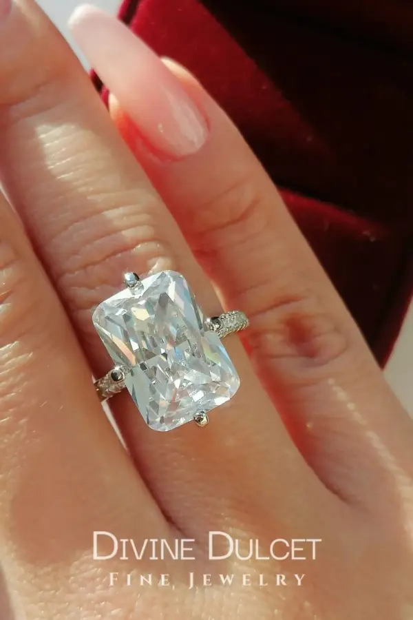 "Icy Emerald" | 925 Silver Cocktail Ring