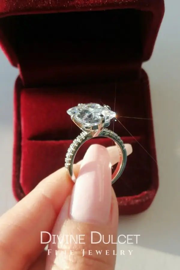 "Icy Emerald" | 925 Silver Cocktail Ring