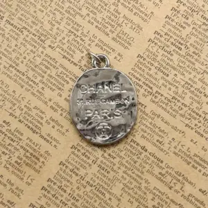 Designer Tag Zipper Pull Silvertone