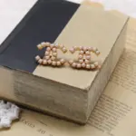 Designer Buttons Pearl Accent Gold Set