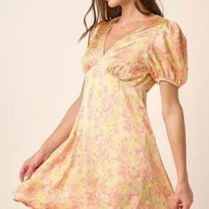 Mittoshop Printed V-Neck Puff Sleeve Mini Dress